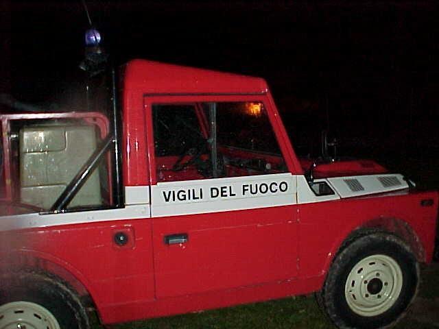 Un intervento dei vigili del fuoco nella notte