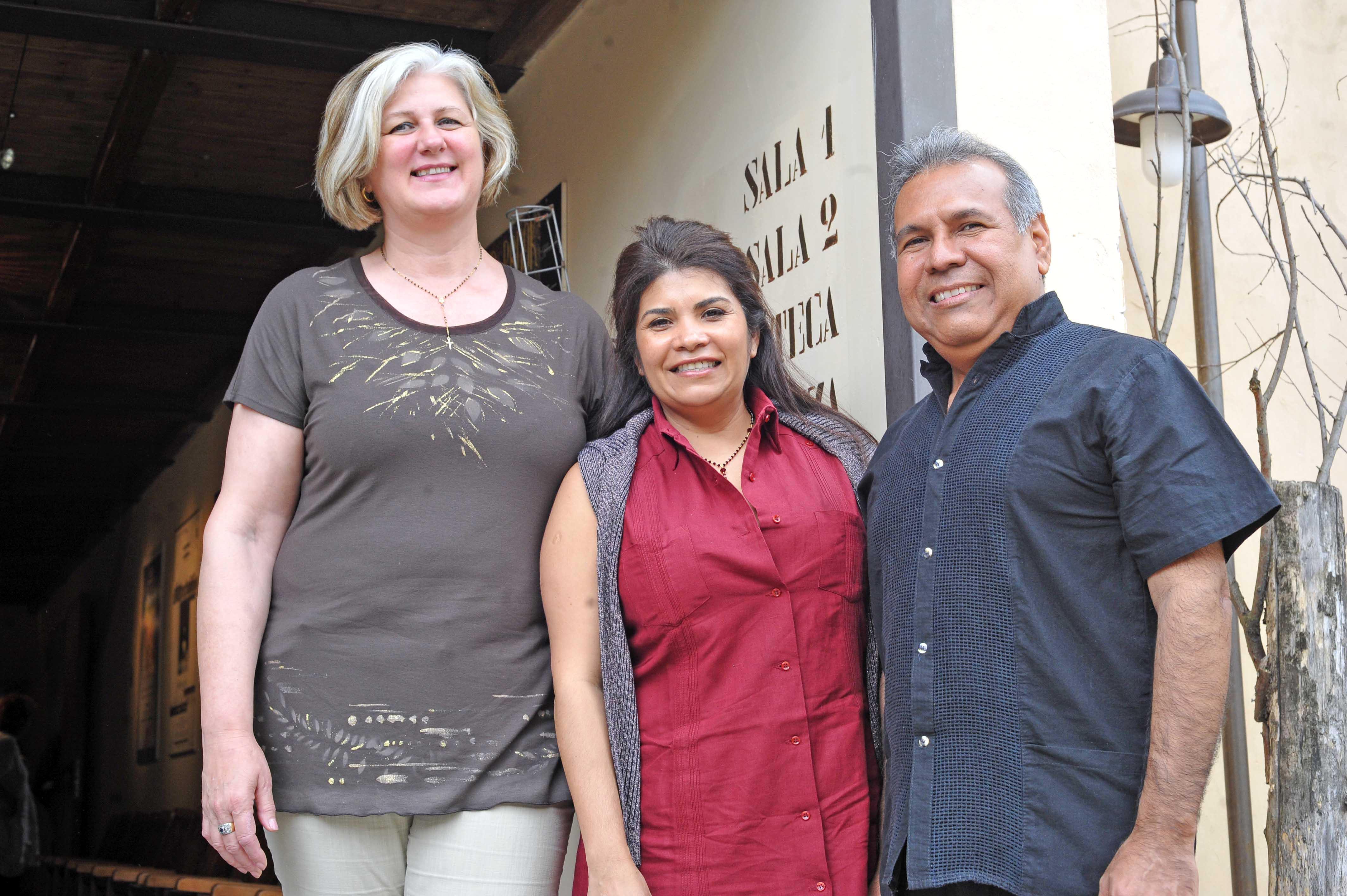 Maria Cristina Coppini con  Naybeth Garcia e Johnny Gomez 