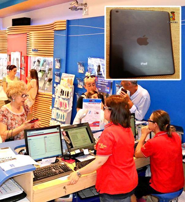 Bloccato dalle commesse-detective 