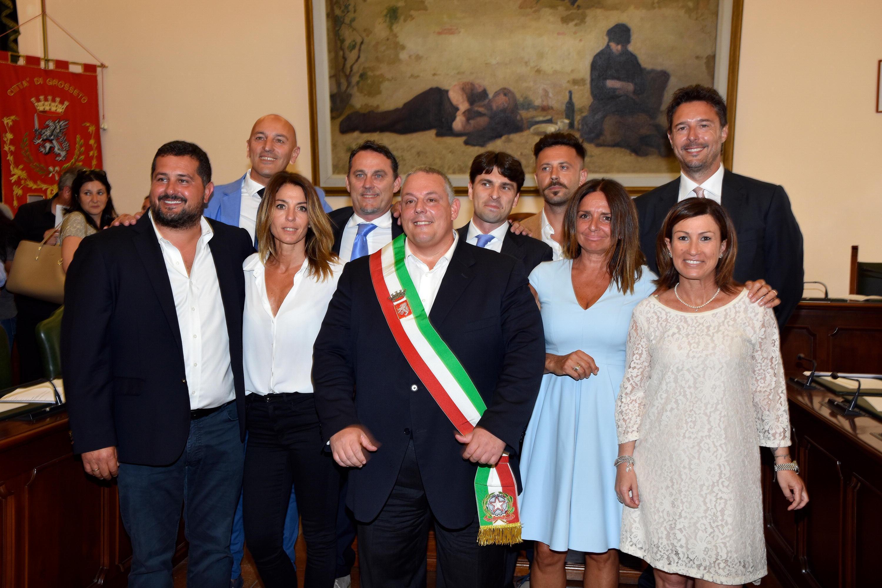 Il sindaco Antonfrancesco Vivarelli Colonna con la sua giunta (foto Agenzia Bf)