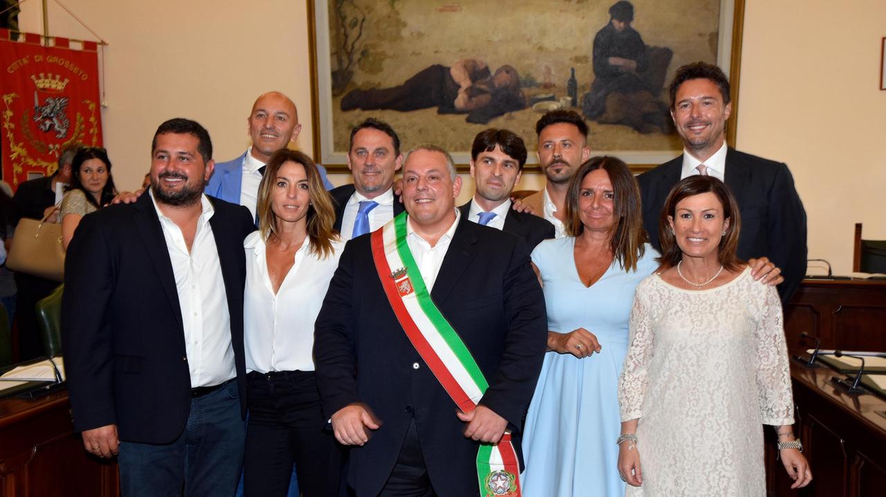 Il sindaco Antonfrancesco Vivarelli Colonna con la sua giunta (foto Agenzia Bf)