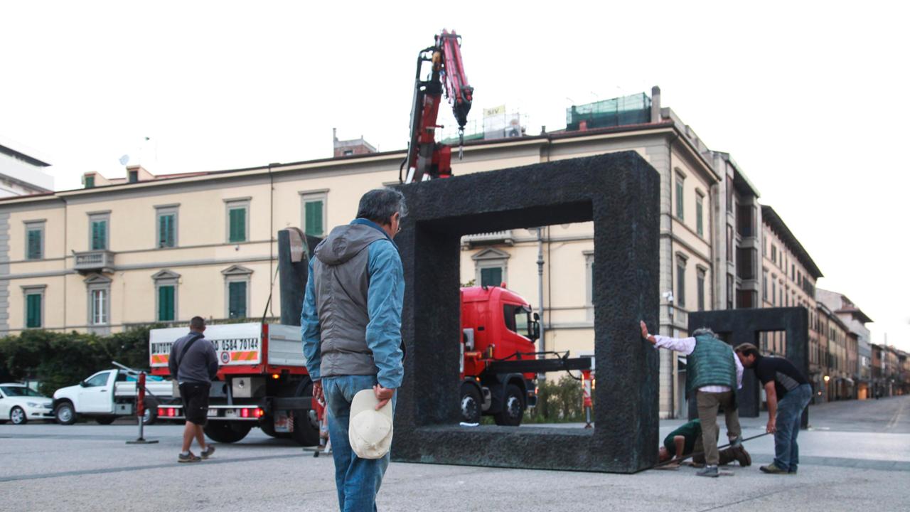 Un'opera di Yasuda in allestimento