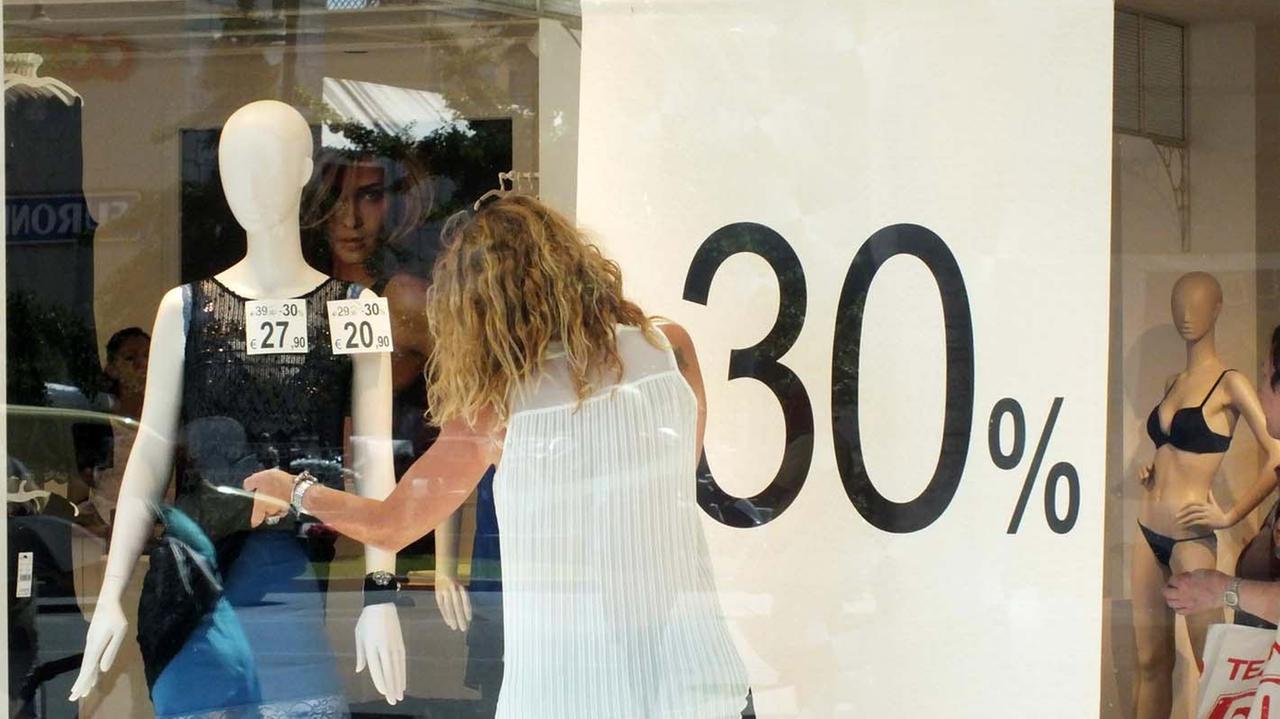 Da sabato via ai saldi: i consigli di Confcommercio