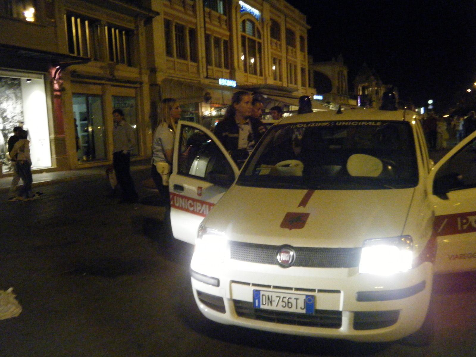 Una macchina della Polizia Municipale (foto d'archivio)