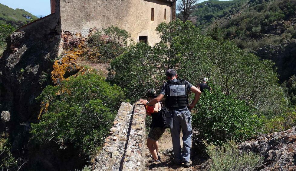 Coppia di turisti si perde nel bosco 