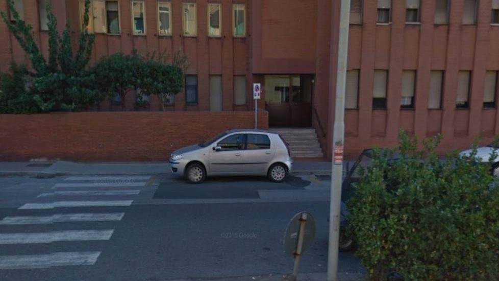 Settantenne picchiato mentre rientra a casa