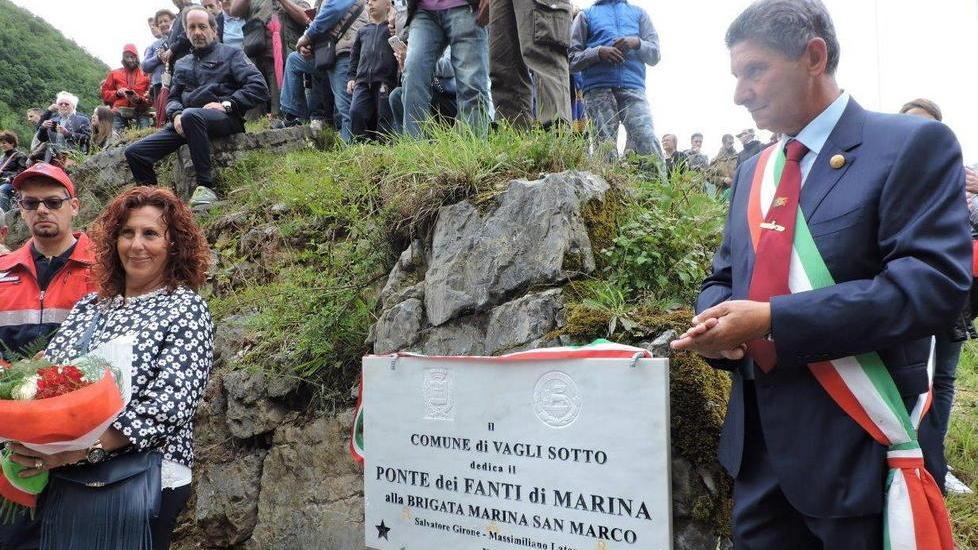 In migliaia arrivati a Vagli per il nuovo ponte sospeso