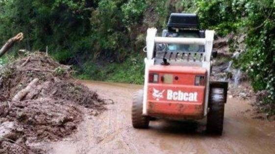 Riaperta la strada per Azzano e Fabbiano