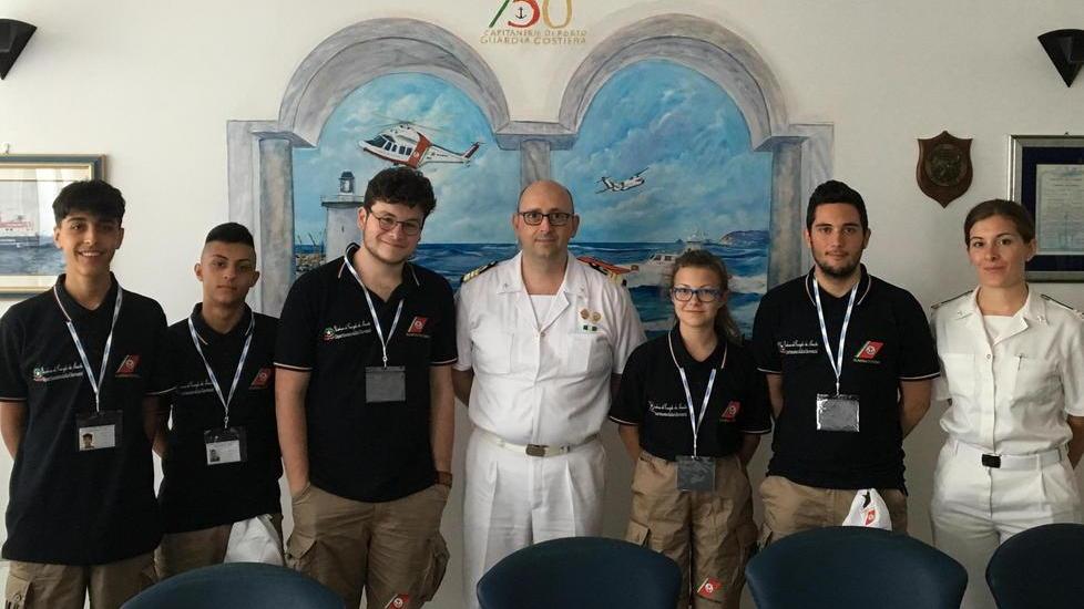 La Guardia costiera “assume” i ragazzi