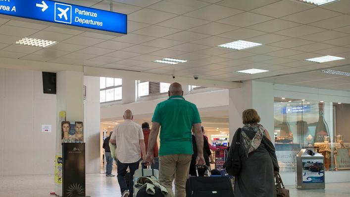 Voli, a maggio crollo di Alghero