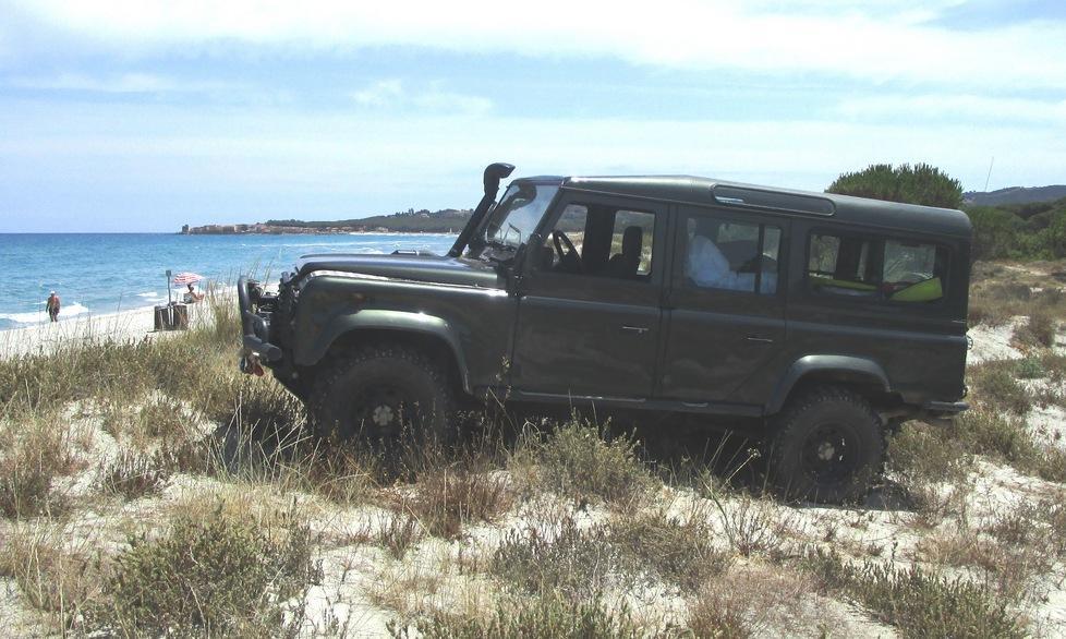 Fuoristrada sulle dune della Caletta