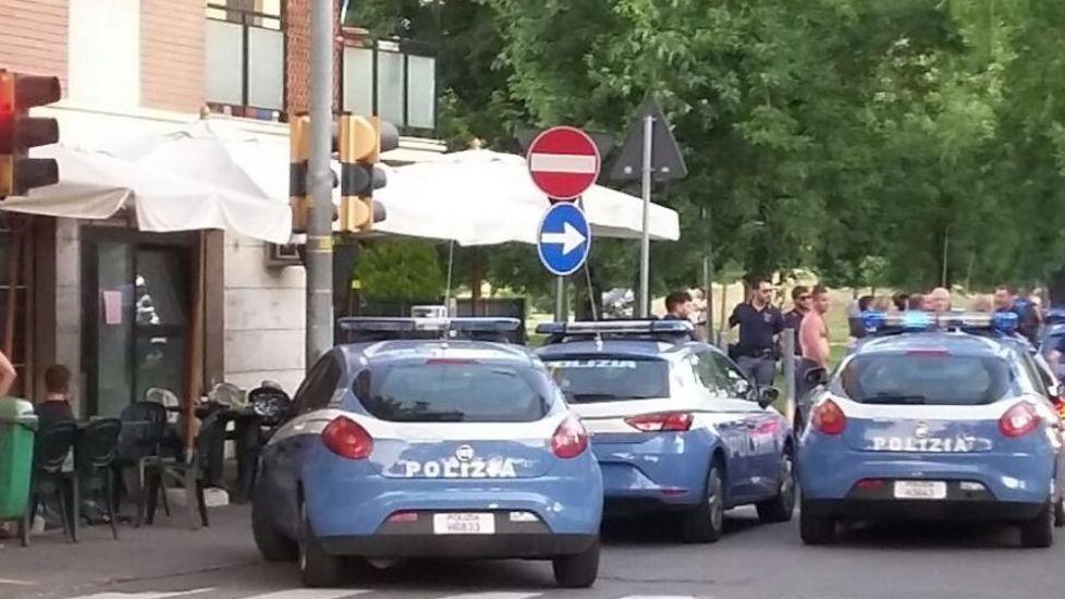 Rissa con la mazza, padre e figlio nei guai
