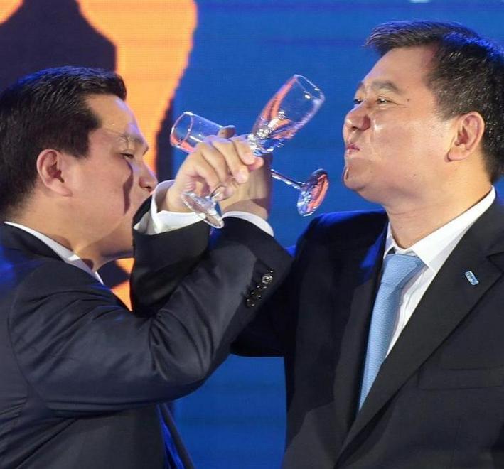 L’Inter passa nelle mani di Zhang 