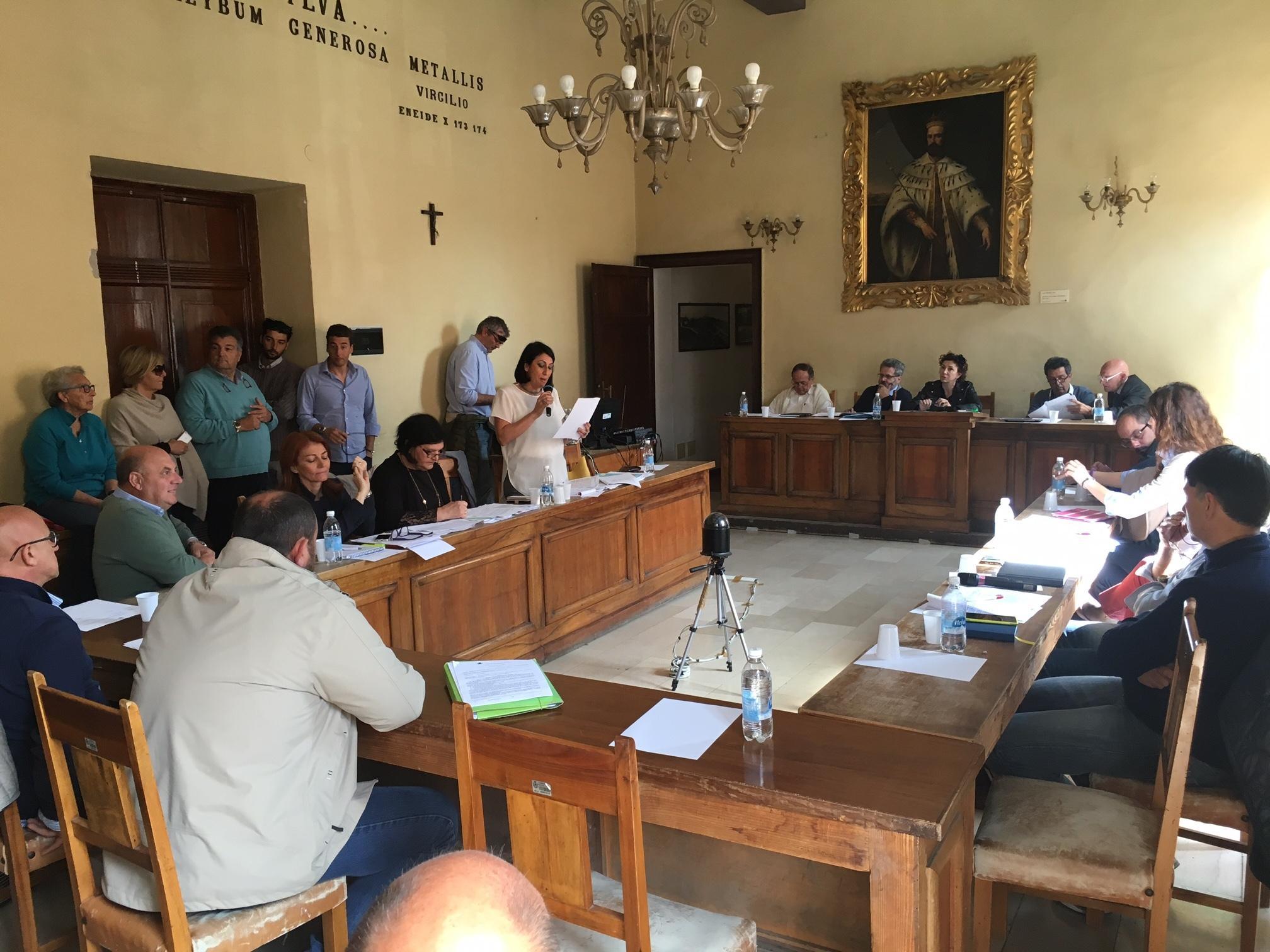 Un consiglio comunale a Portoferraio