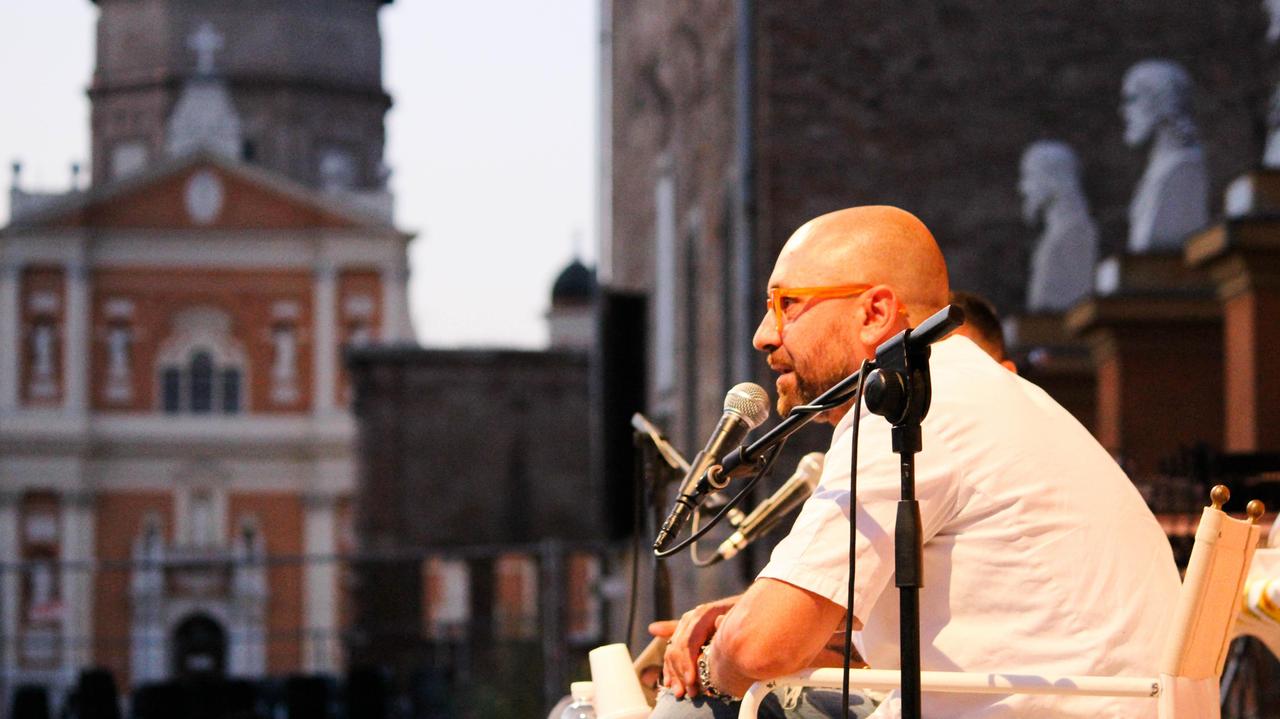 Lo chef Ferrarini in piazza per lo show cooking