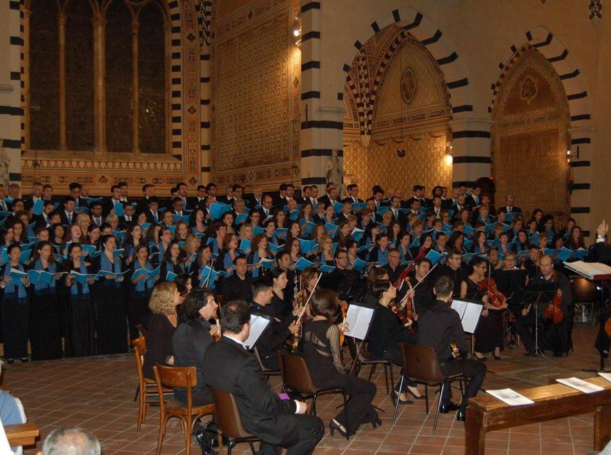 Il Coro dell’Università aprirà la rassegna “11 Lune” di Peccioli