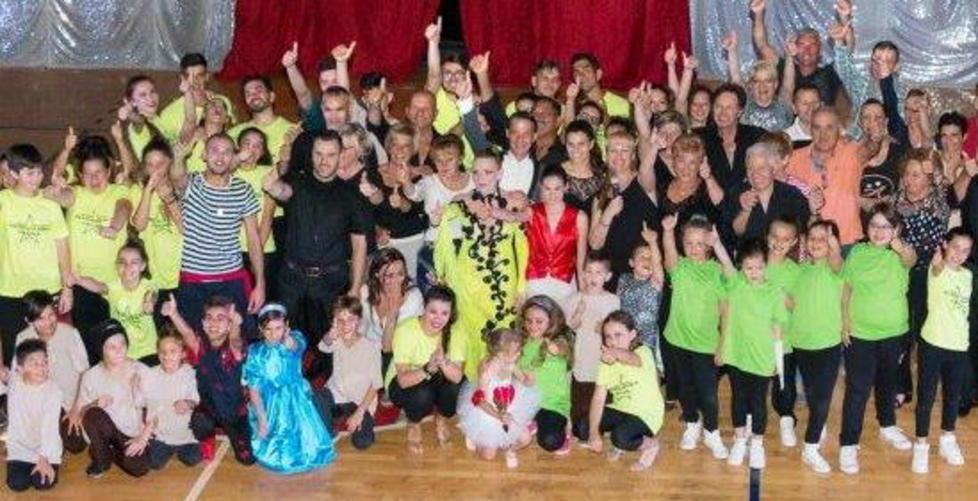 Saggio di fine corso della società Danzamania Cecina al palazzetto 
