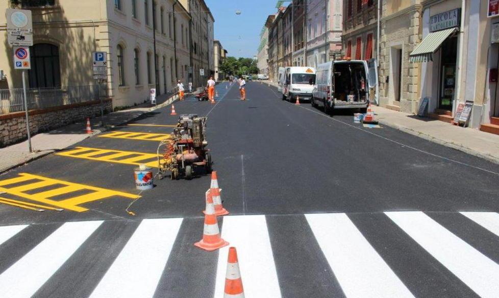Asfaltature in corso nel centro e a Marina