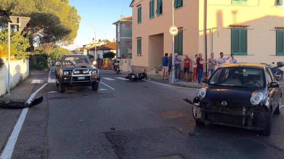 Scontro su via Pasubio, ferito scooterista