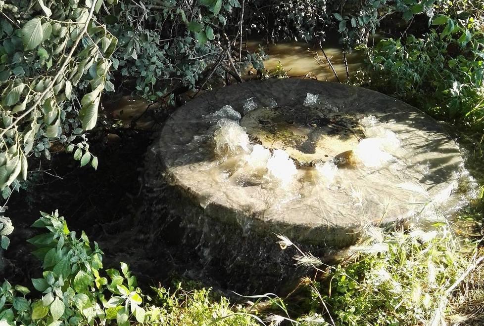 Casone, liquami in strada 