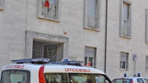 Aggrediti e feriti due vigili urbani