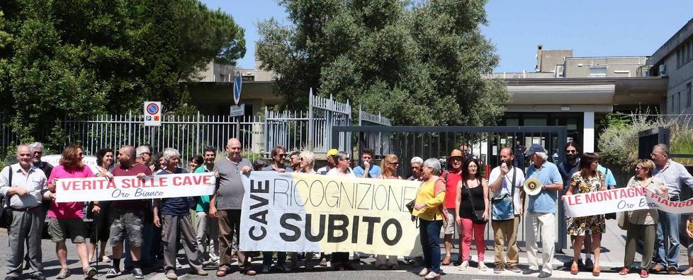 I “No beni estimati” in piazza 