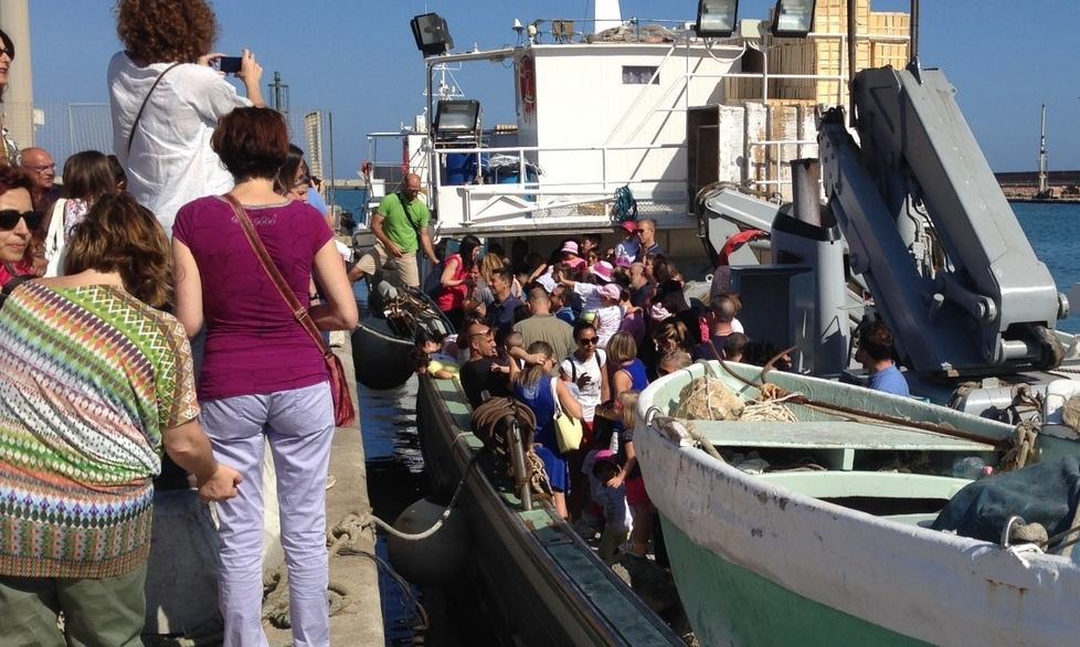 Gita in barca per bambini e genitori