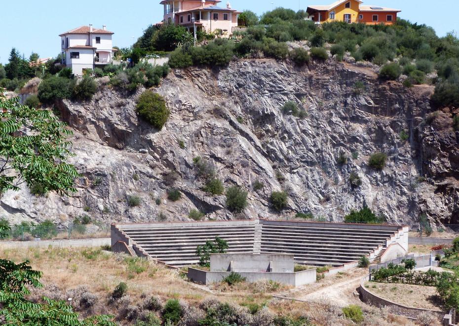 Anfiteatro nella cava, una struttura pubblica che va recuperata 