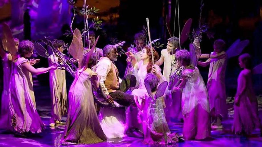 L’opera omaggia Verdi e il “Bardo”