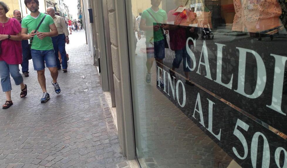 Da sabato al via i saldi, spesa di 80 euro a persona 