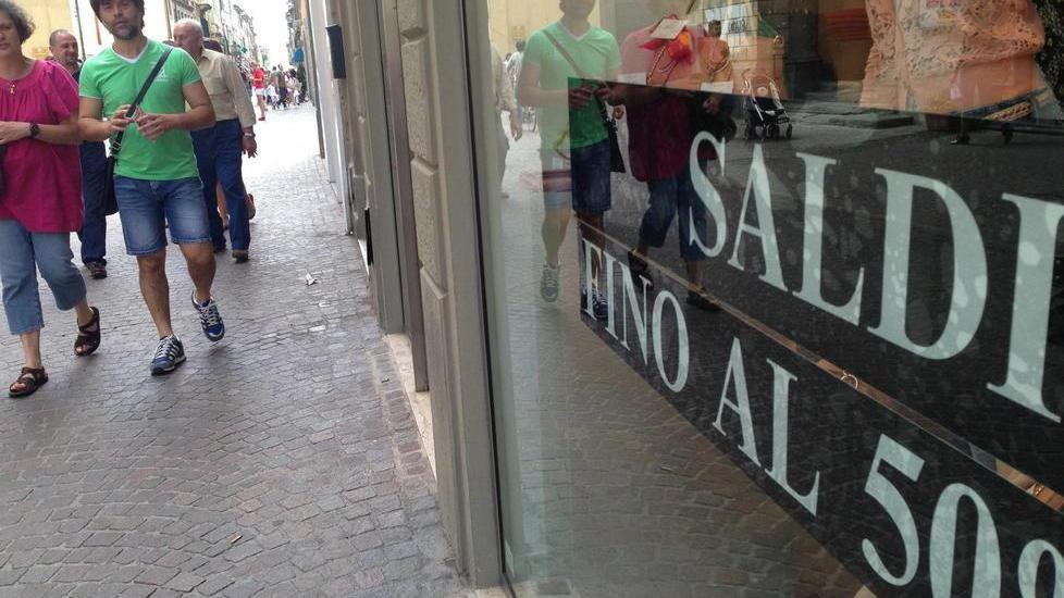 Da sabato al via i saldi, spesa di 80 euro a persona