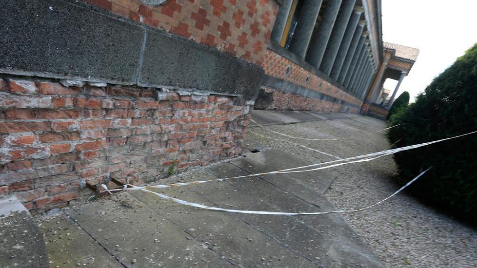 Modena, degrado e furti nei cimiteri