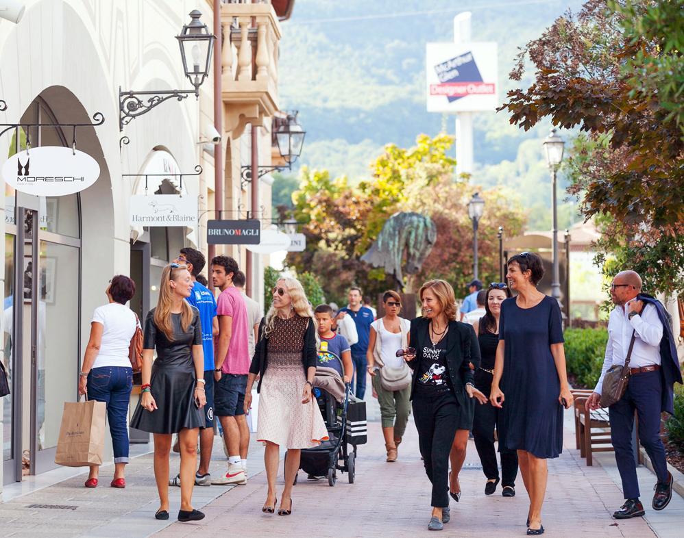 Lavoro: è tempo di stagionali per ristoranti e bar. Cento posti nell'outlet village 