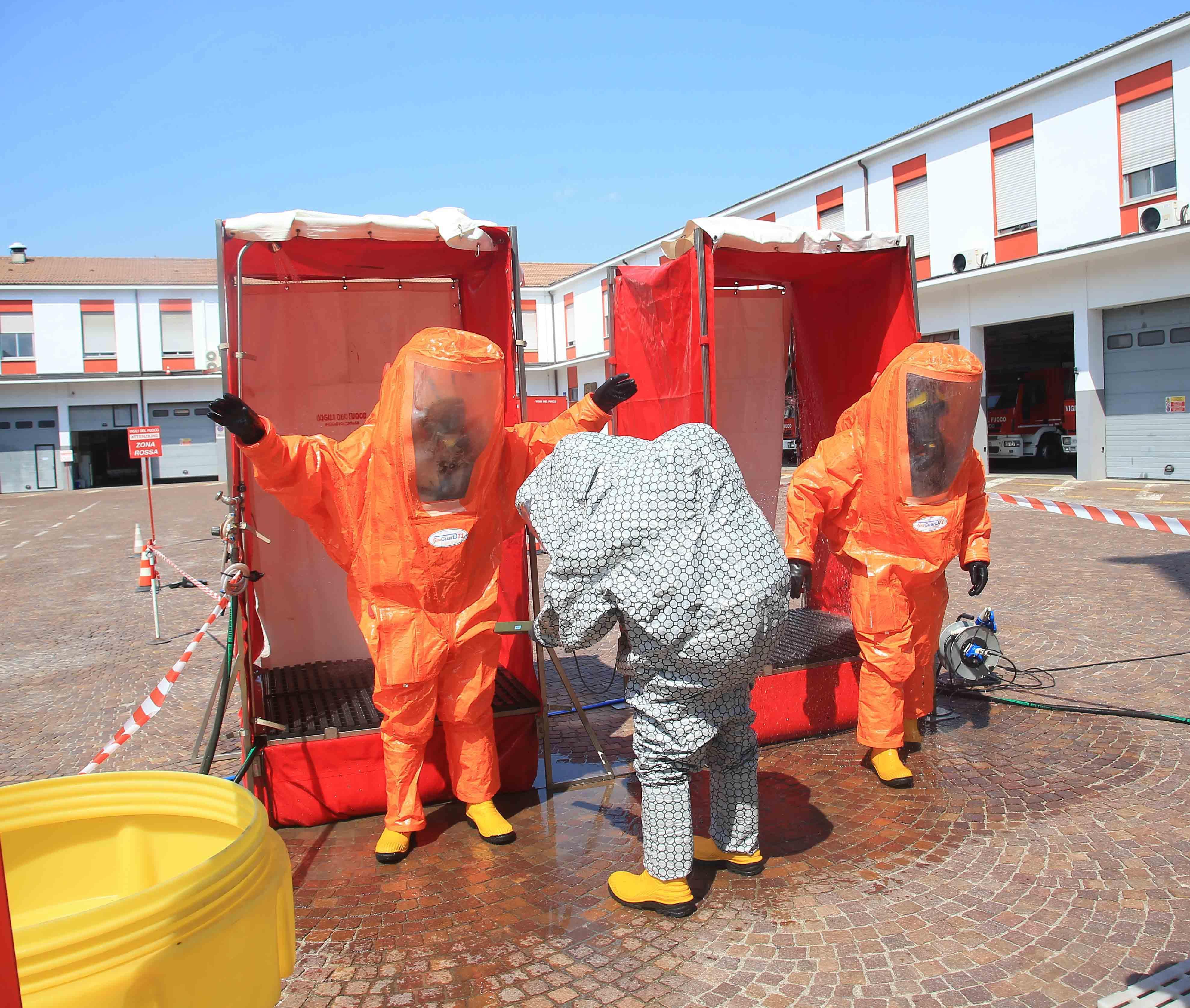 Reggio Emilia, l'esercitazione antiterrorismo dei vigili del fuoco 