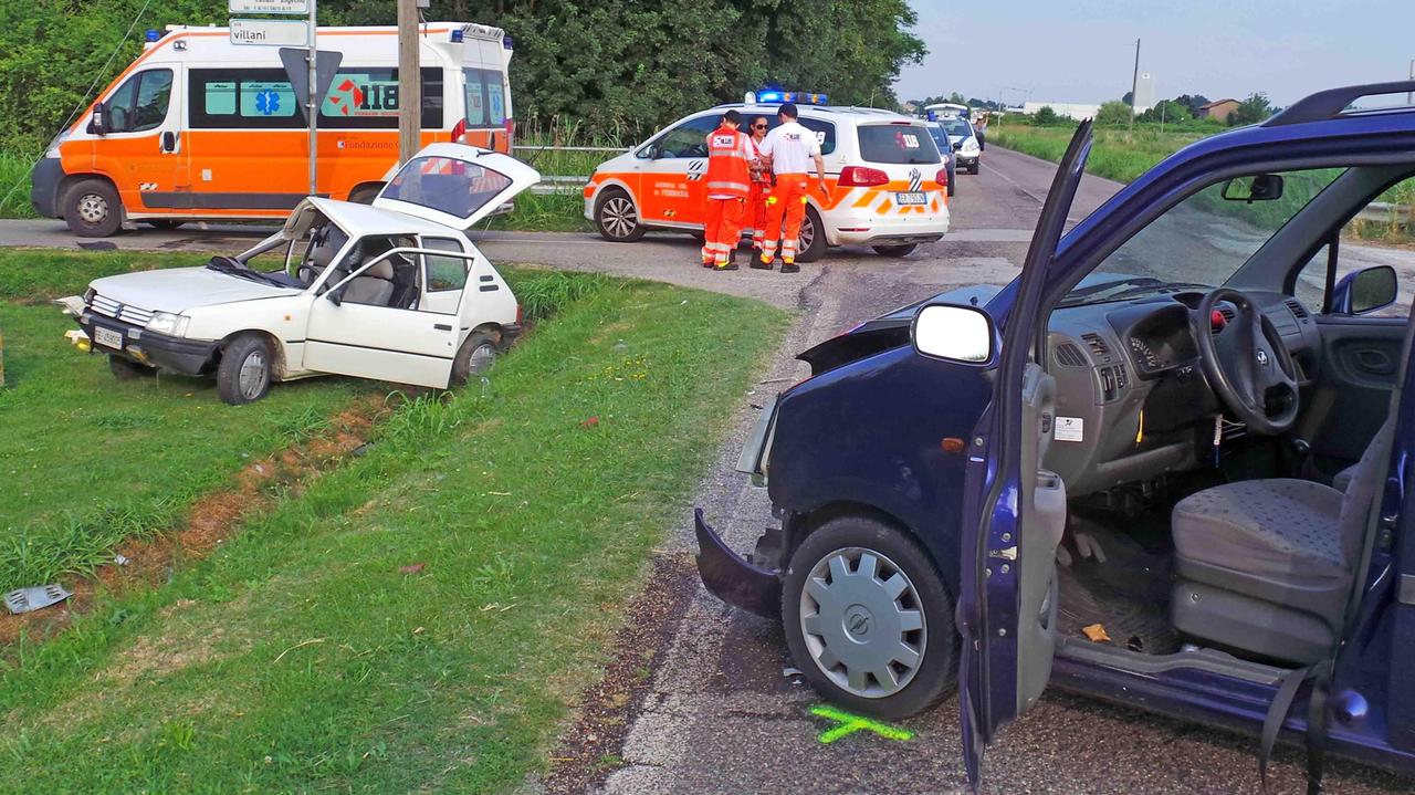 Le auto distrutte dopo l'impatto