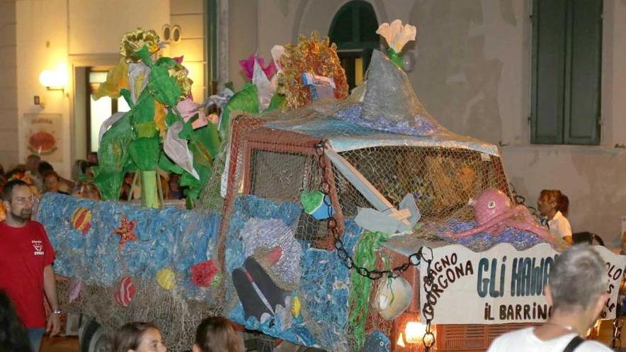 Carnevale di Marina con cinque carri La partenza dal porto