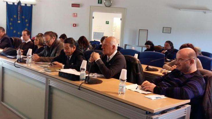«Il sindaco non può intervenire» Franchi se ne va, fine della seduta