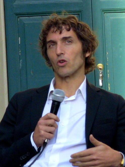 Con Luca Telese il talk show è in piazza Alberica 
