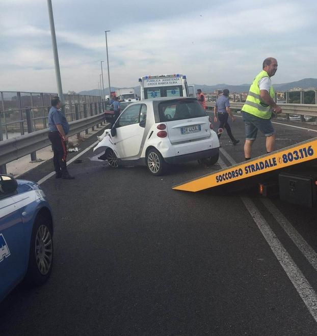 Due incidenti e 5 feriti: auto in fila per chilometri 