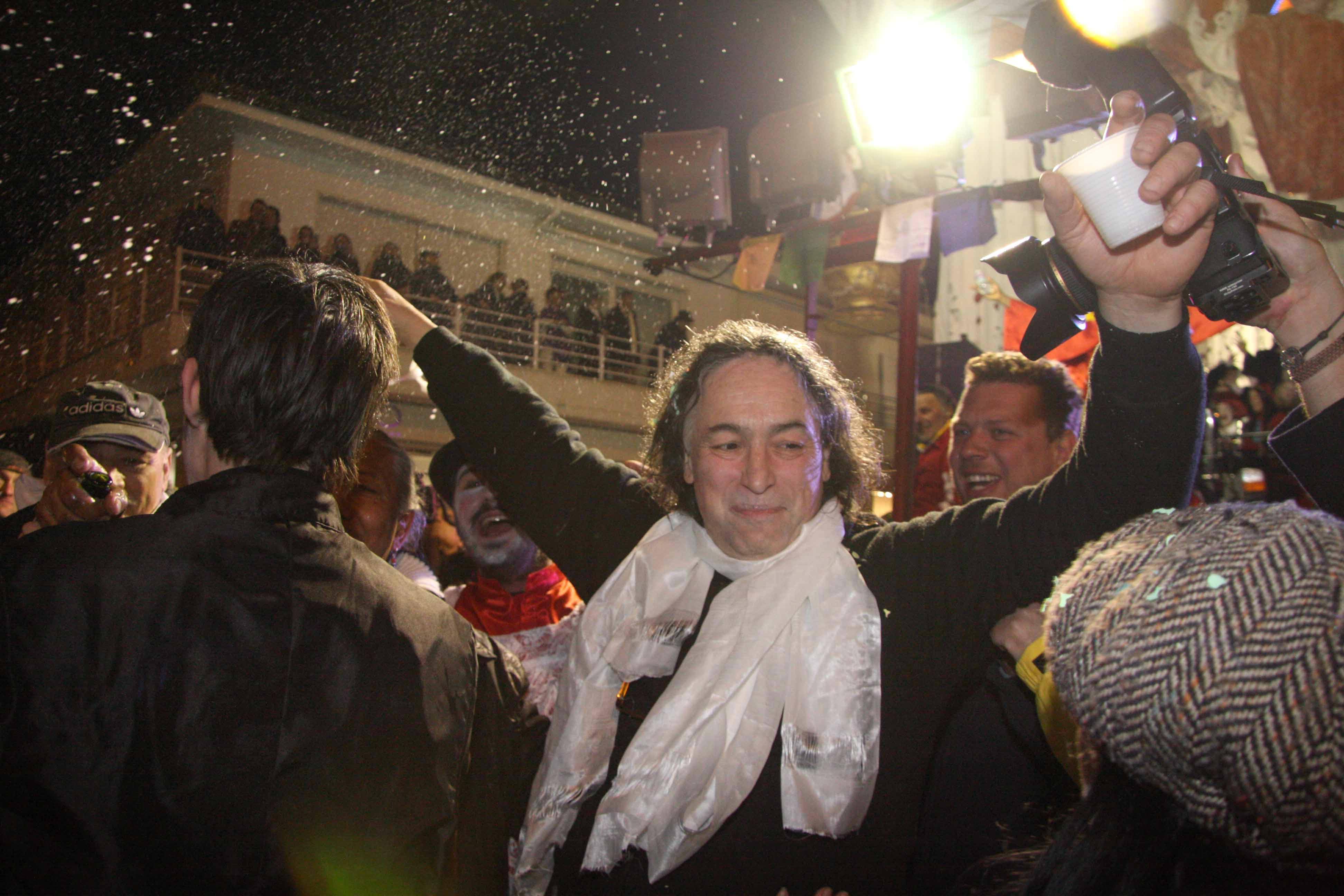 Gilbert Lebigre esulta dopo la vittoria del Carnevale 2012