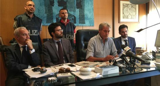 Il capo della Mobile Nannucci, il sostituto Gesti, il procuratore capom Nicolosi e il sostituto Boscagli