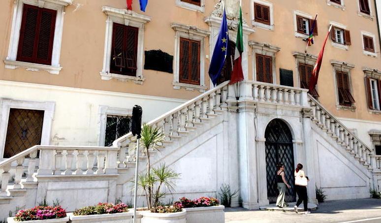 Il Comune di Livorno diventa blindato: si entra solo col pass 