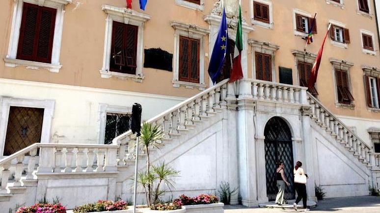 Il Comune di Livorno diventa blindato: si entra solo col pass