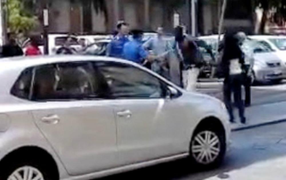 Reggio Emilia, picchia la donna poi si scaglia sui carabinieri 