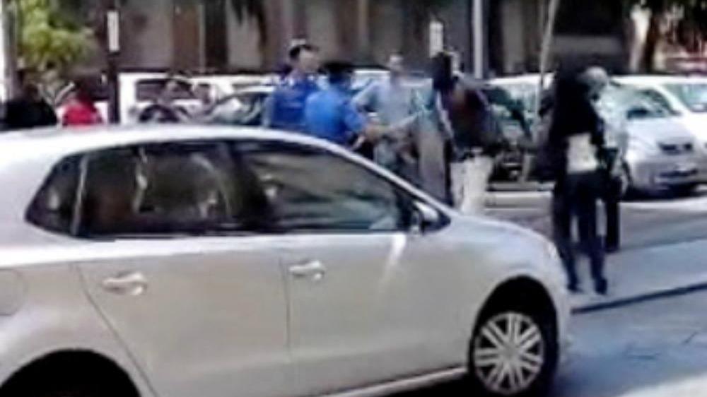 Reggio Emilia, picchia la donna poi si scaglia sui carabinieri