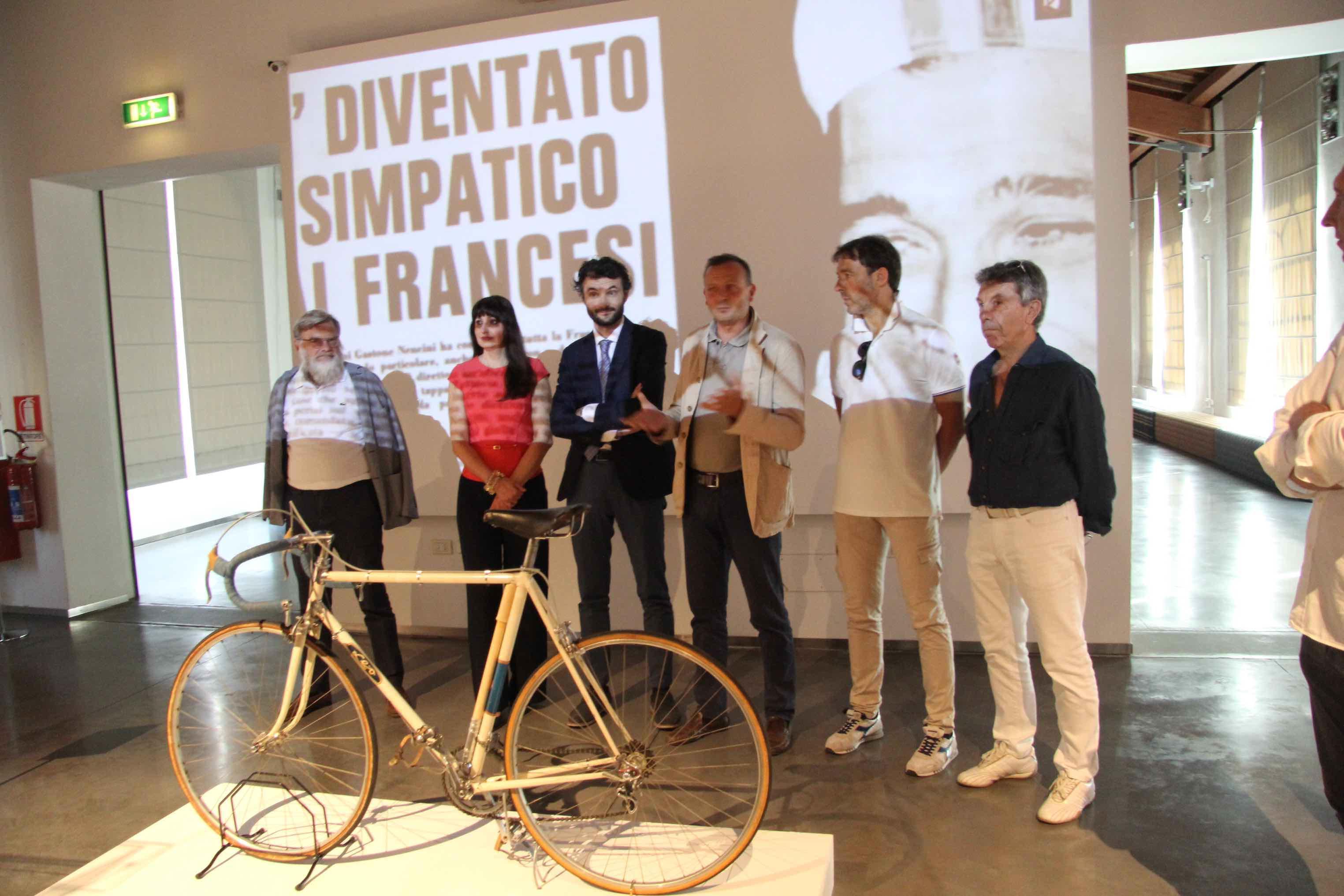 L'apertura della mostra al Museo del tessuto (foto Batavia)
