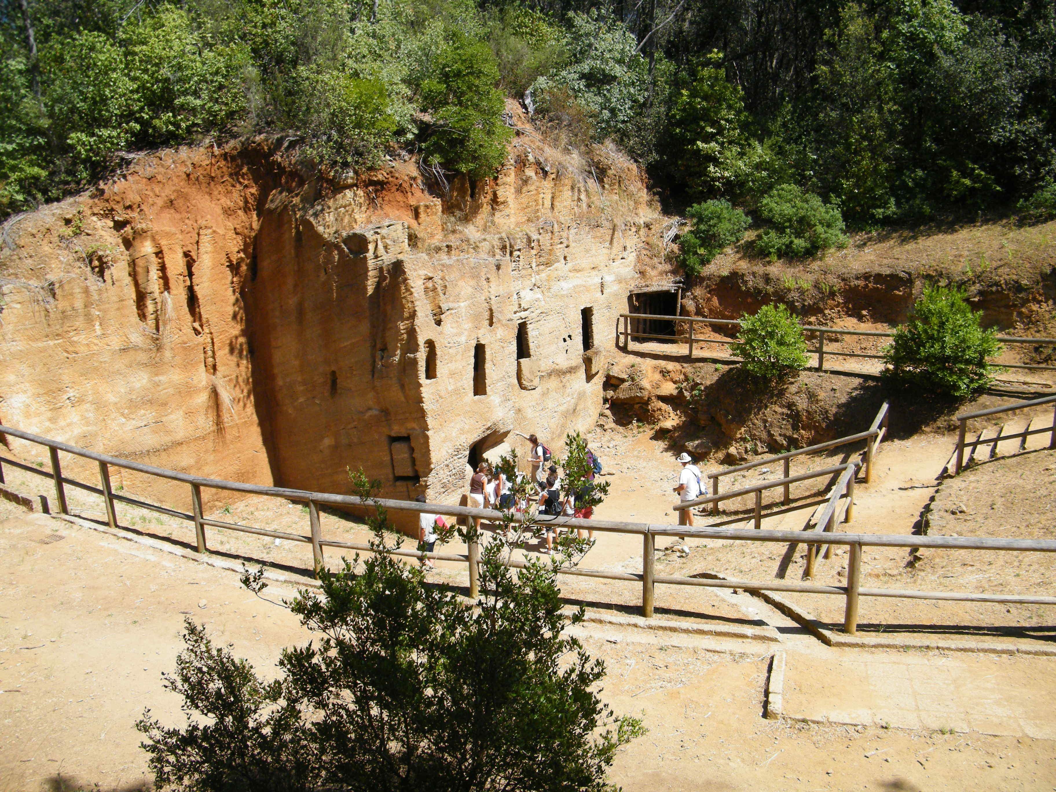 La necropoli delle grotte