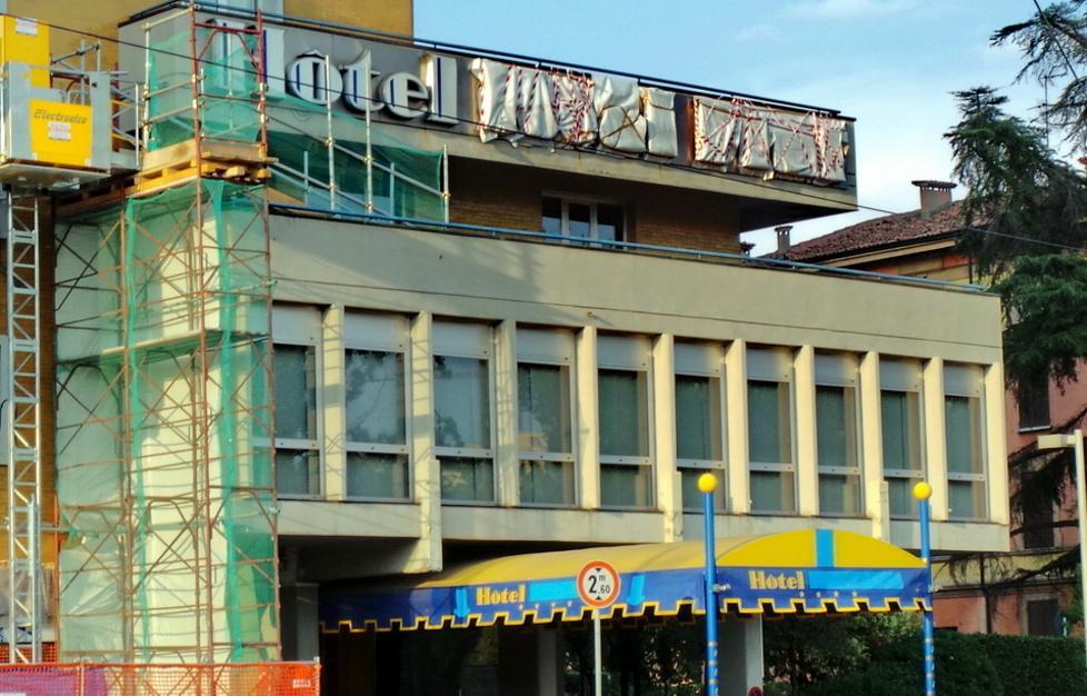 Modena, Hotel Fini addio: sfratto e simboli vietati 