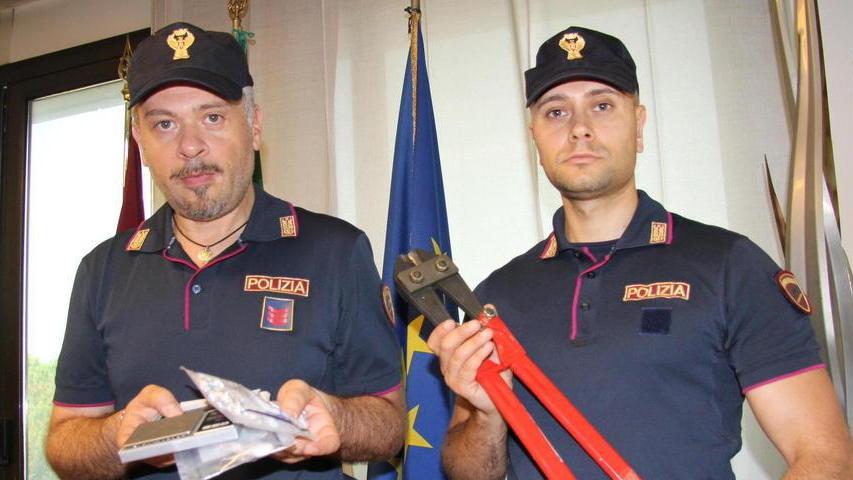 Inseguimento sui tetti dopo il furto in una casa