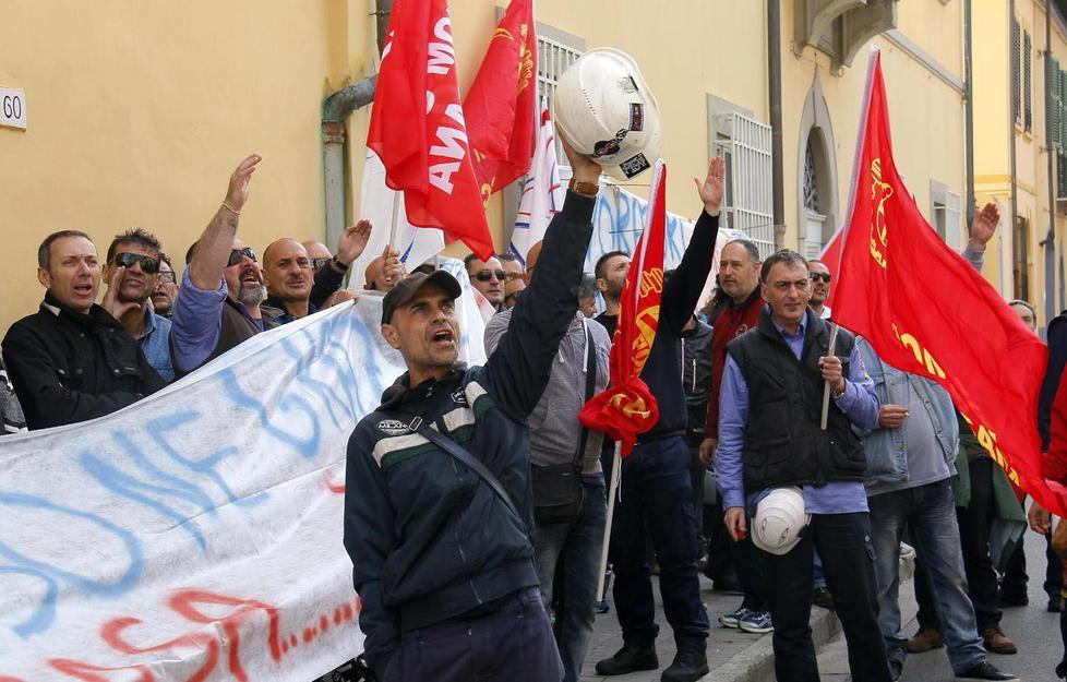 La Carlo Colombo volta le spalle a tutti 
